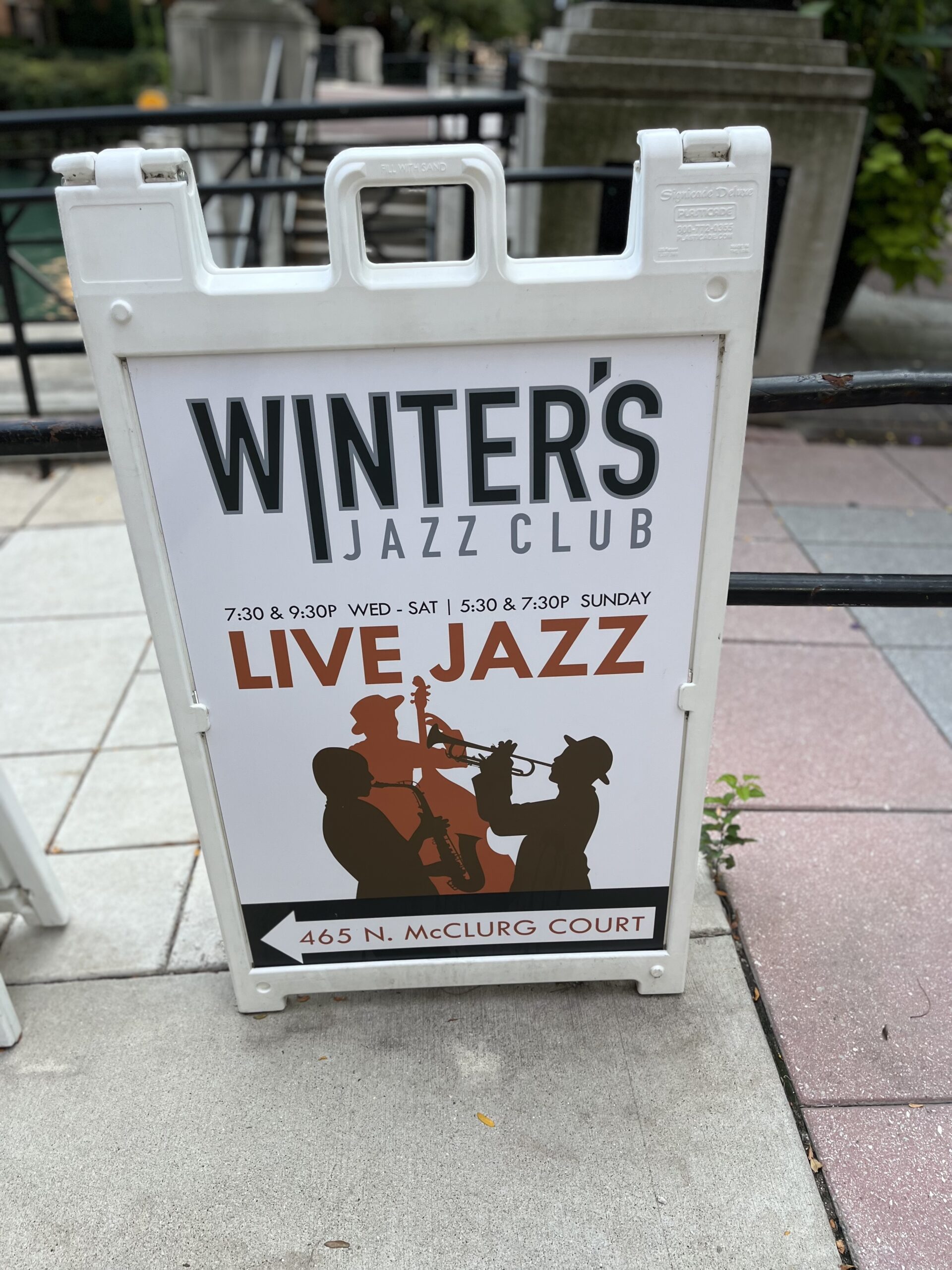 Winter's Jazz Club in Chicago - Desert Star