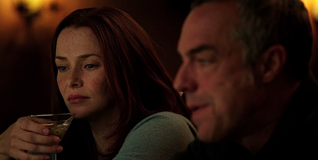 Julie Brasher (Annie Wersching) and Harry Bosch having martinis at Musso &amp; Frank's